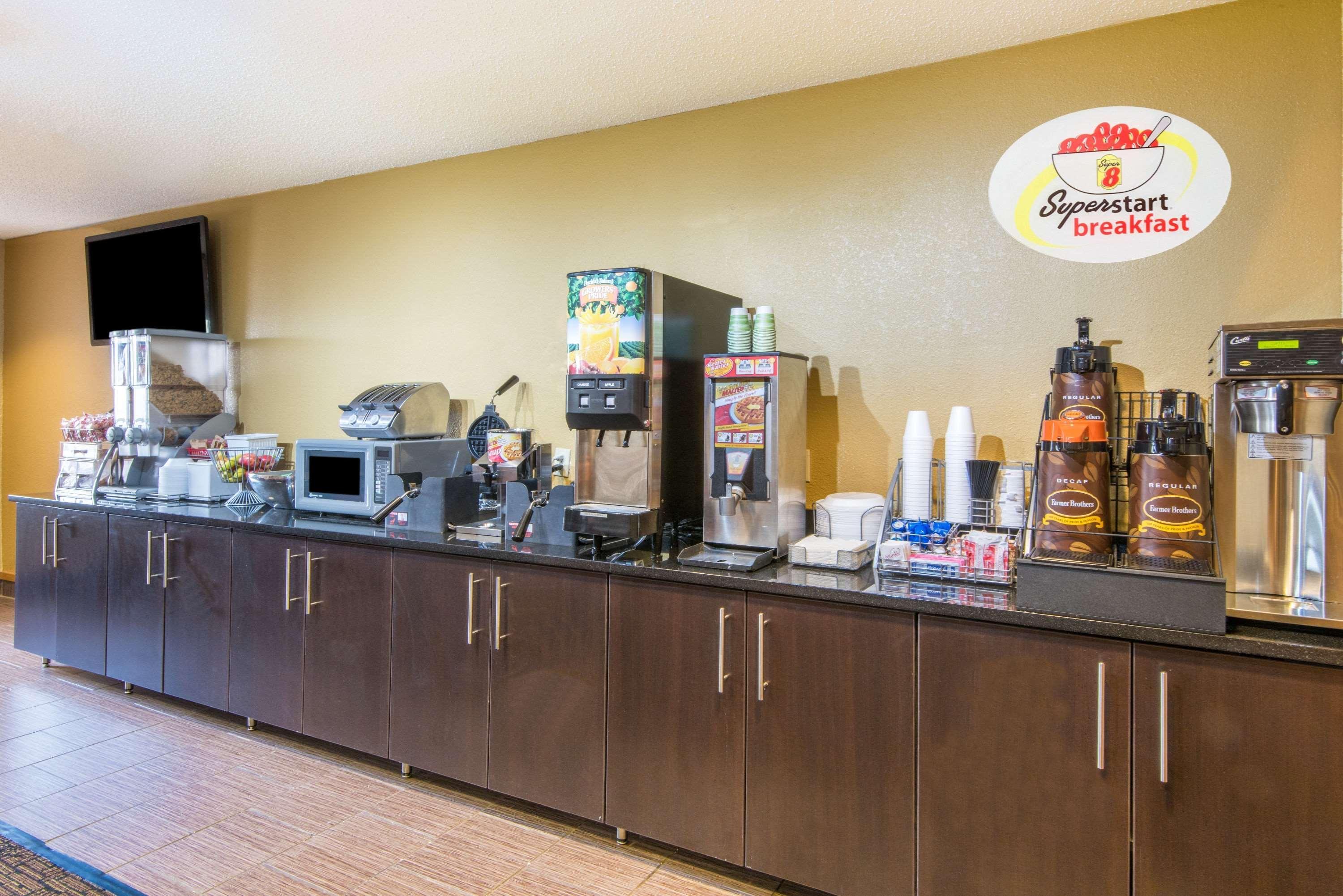 Super 8 By Wyndham Medina Hotel Luaran gambar
